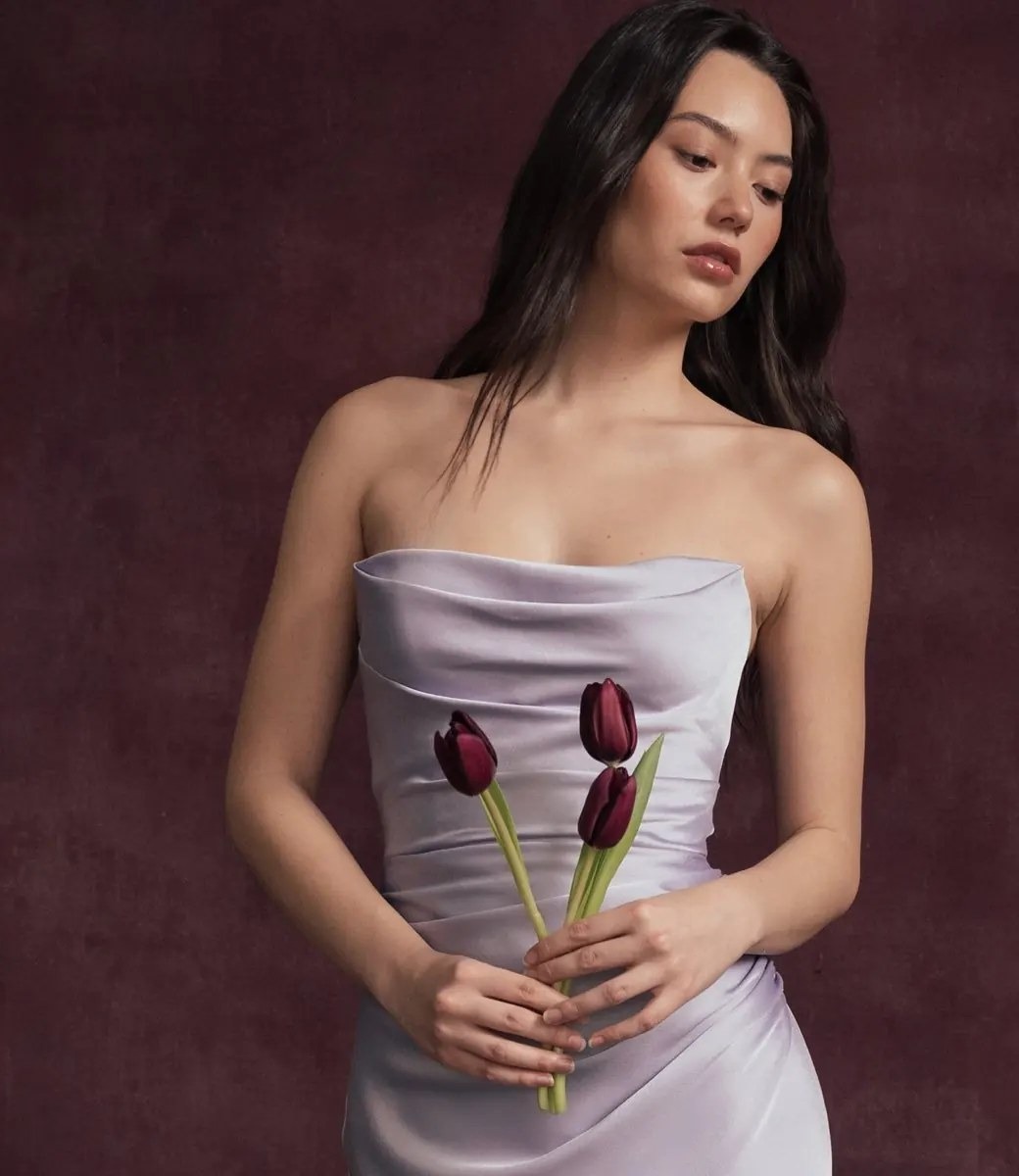 Bridesmaid in lilac satin gown